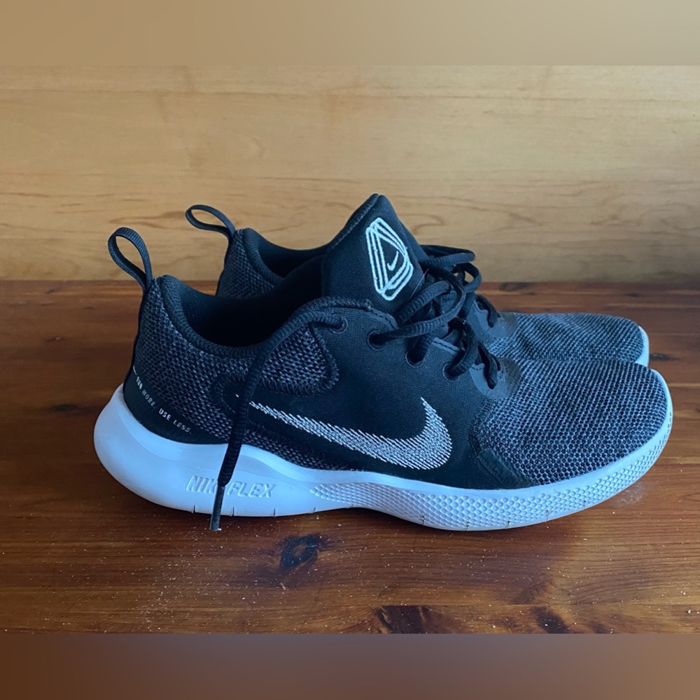 Nike Women's Flex Experience Run 10, Black, Running Sneakers, Size 7.5 US - EUC